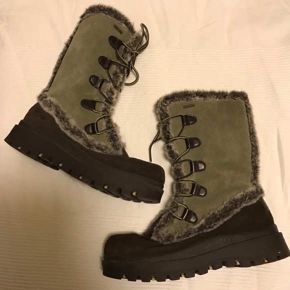 Skechers Shoes - Skechers women’s Frolic suede winter boots, size 9